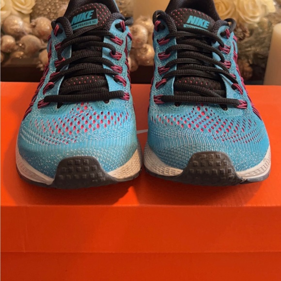 Nike |  Women’s Air Zoom Pegasus 32 Size 7 1/2 - Picture 2 of 6